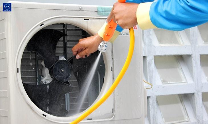 cách vệ sinh cục nóng điều hòa