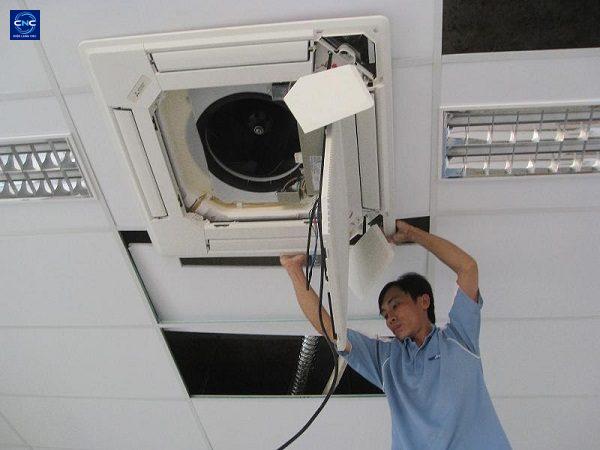 Vệ sinh máy lạnh âm trần uy tín ở đâu Hà Nội? 2 Lợi ích khi vệ sinh máy lạnh âm trần là gì?