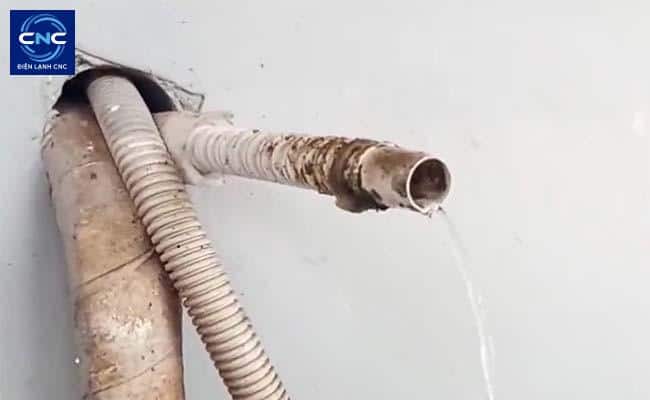 Vệ sinh ống thoát nước máy lạnh - Những điều cần biết 2 Cách vệ sinh ống thoát nước máy lạnh hiệu quả tại nhà