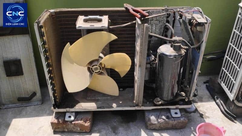 Quạt cục nóng điều hoà - Sự cố thường gặp và cách xử lý 3 quạt cục nóng điều hòa động cơ bị chạm vỏ