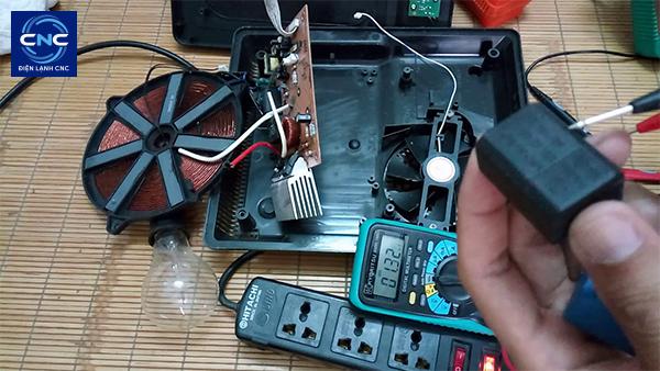Sửa Bếp Từ Tại Nhà Hà Nôi - Điện Lạnh CNC 2 bếp từ không nhận nồi